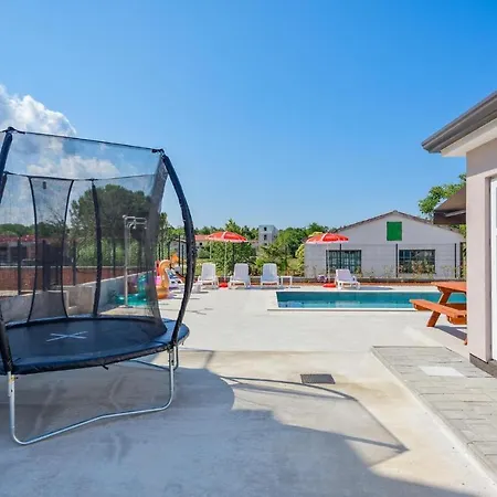 Apartmani Lucija Porec Exterior photo