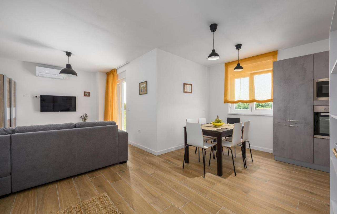 Lucija Apartma *